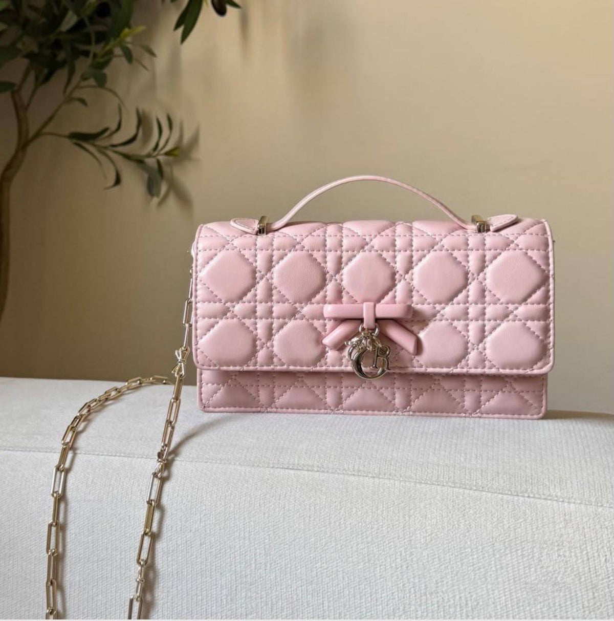 Dior
100 dhs🇦🇪🇦🇪

GOOD-quality 
with box

Zain35
♥️♥️♥️
