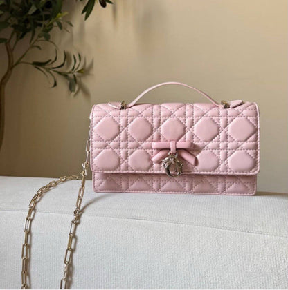 Dior
100 dhs🇦🇪🇦🇪

GOOD-quality 
with box

Zain35
♥️♥️♥️