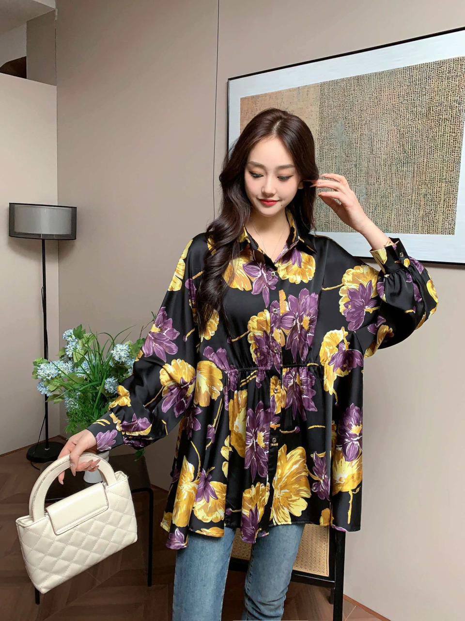 Silk beautiful clothes 
Free size 
120 dhs✅

Zain295
♥️♥️♥️