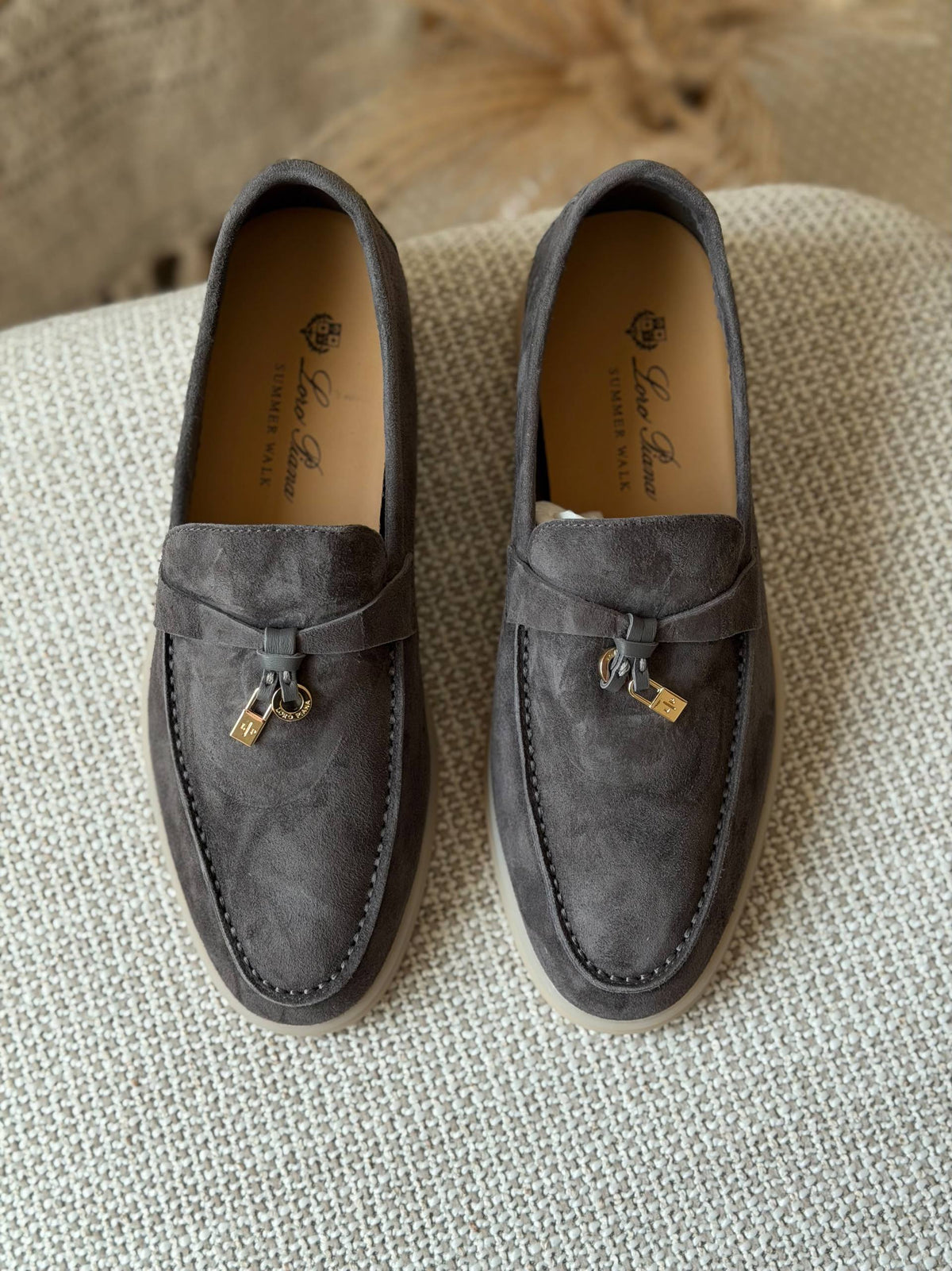 LORO PIANO

✨ new Collection
👠 36–41
💎 Premium Quality
🔥 Super Master
💰 430 dhs🇦🇪🇦🇪

Zain198
♥️♥️♥️