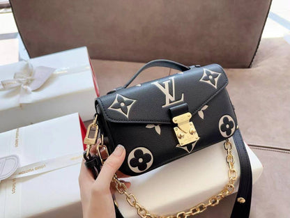 LV 
Master✅✅
💼 21CM 
260 dhs🇦🇪🇦🇪
WITH BOX 

Zain131
♥️♥️♥️