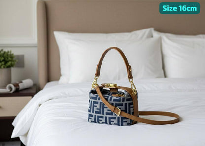 Fendi
Good quality 
with box 
🎁🎁🎁

85 dhs🪙🌨️

Zain186
♥️♥️♥️