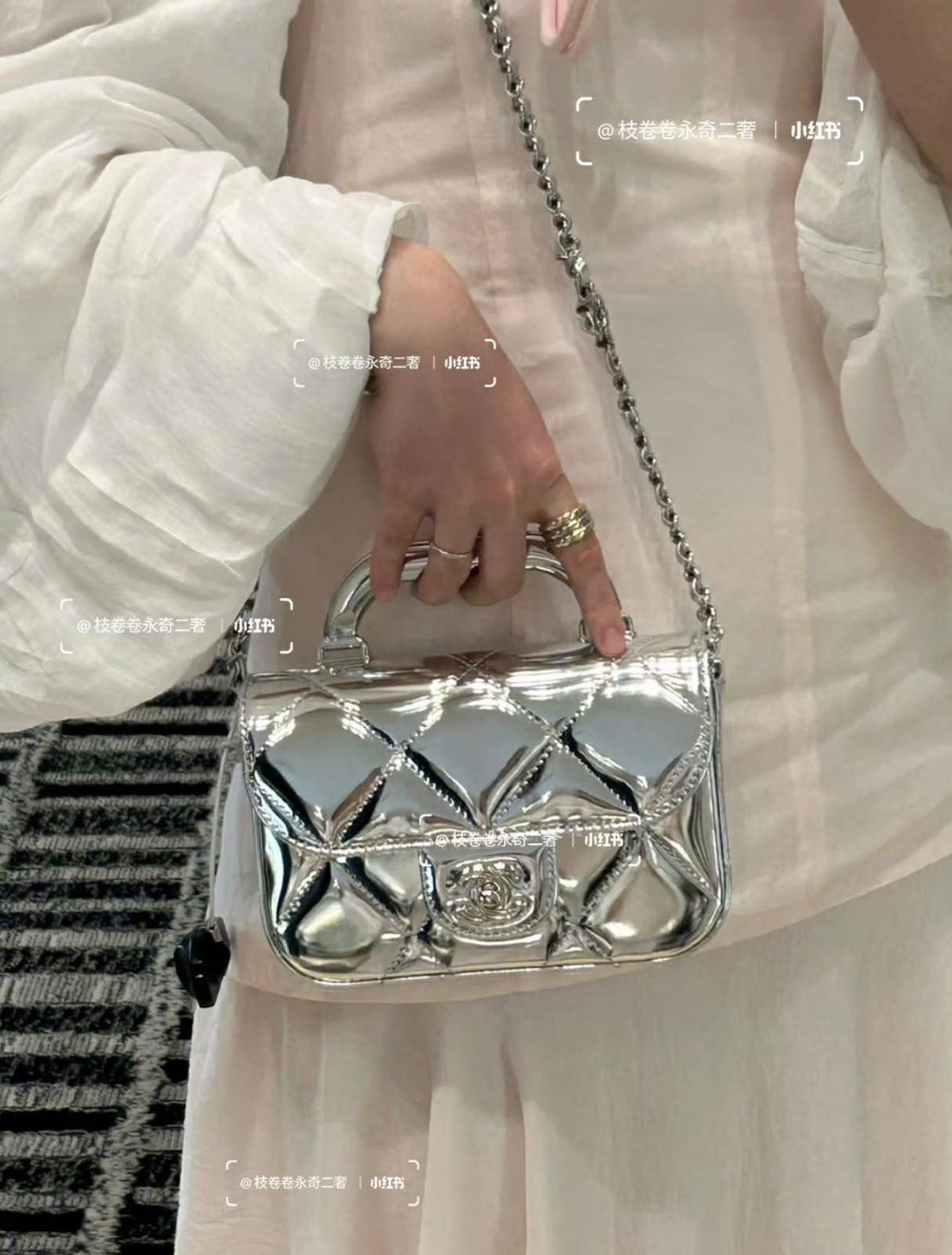 CHANEL

 NEW CAME 
GOOD QUALITY 

WITH BOX
110 dhs🇦🇪🇦🇪

Zain39
Zain295
♥️♥️♥️