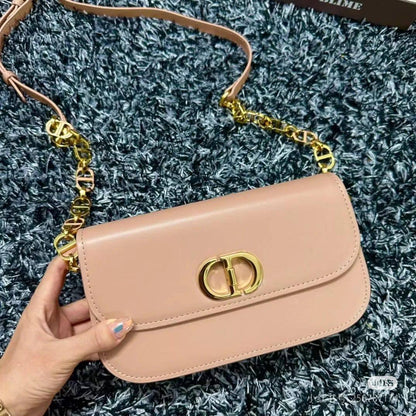 Dior Master
130 dhs🪙🌨️

Zain10
♥️♥️♥️