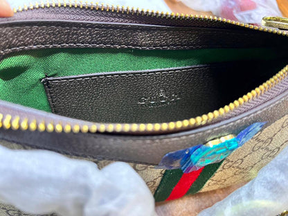 Gucci
85 dhs🪙💕

with box
🎁🎁🎁

size 25×9×14cm

Zain44
♥️♥️♥️