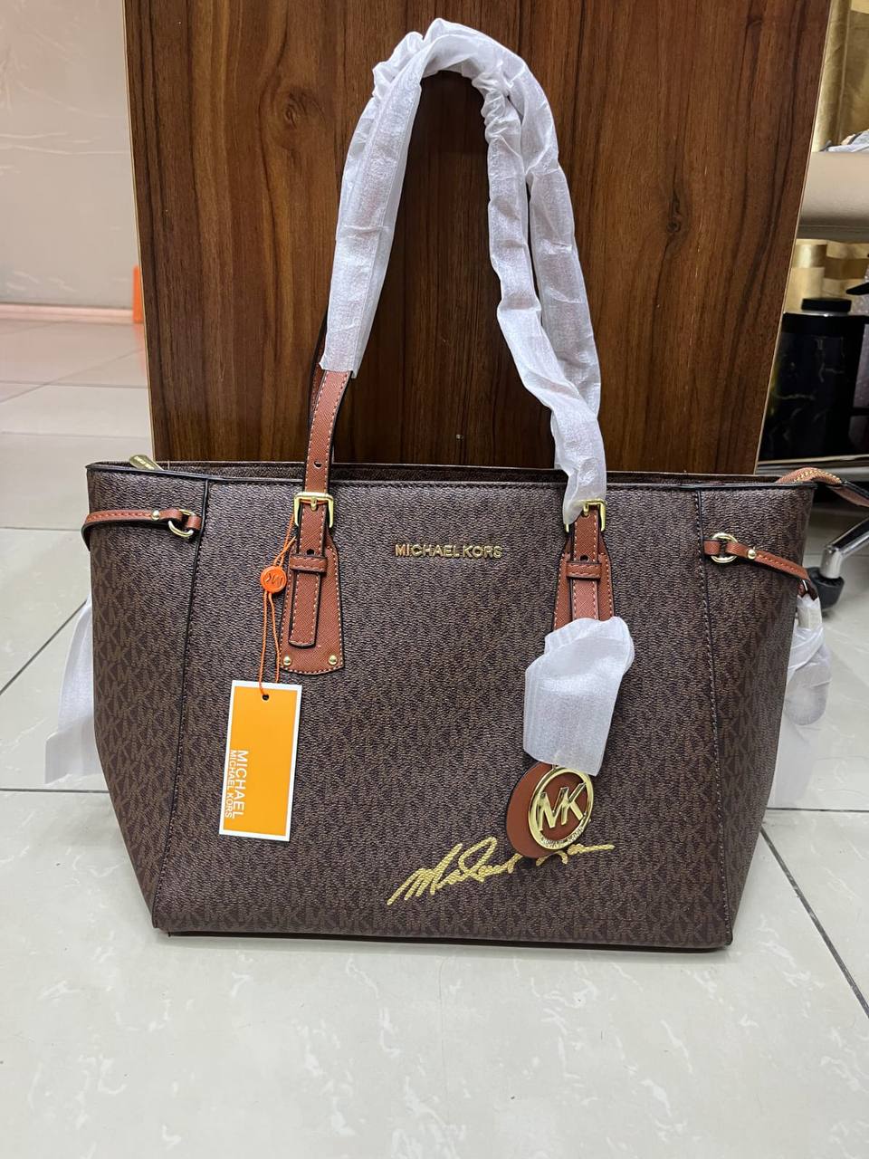 MK
90 dhs✅
size 32×14×27cm

Zain213
♥️♥️♥️