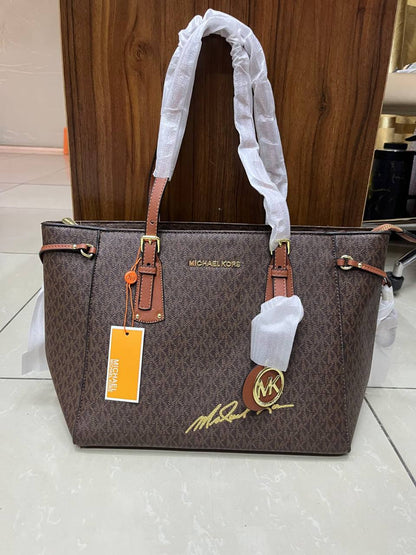 MK
90 dhs✅
size 32×14×27cm

Zain213
♥️♥️♥️
