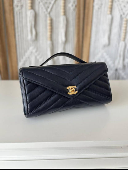 Chanel 
high quality 
230 dhs✅

Zain175
♥️♥️♥️