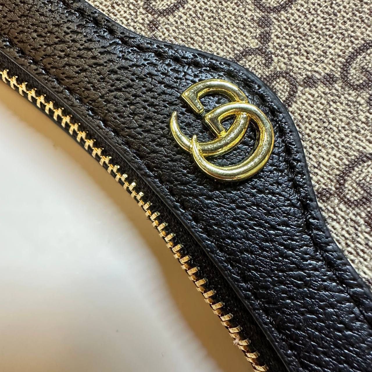 GUCCI 
GOOD QUALITY
 WITH BOX 🎁
75 dhs✅

Zain295
♥️♥️♥️
