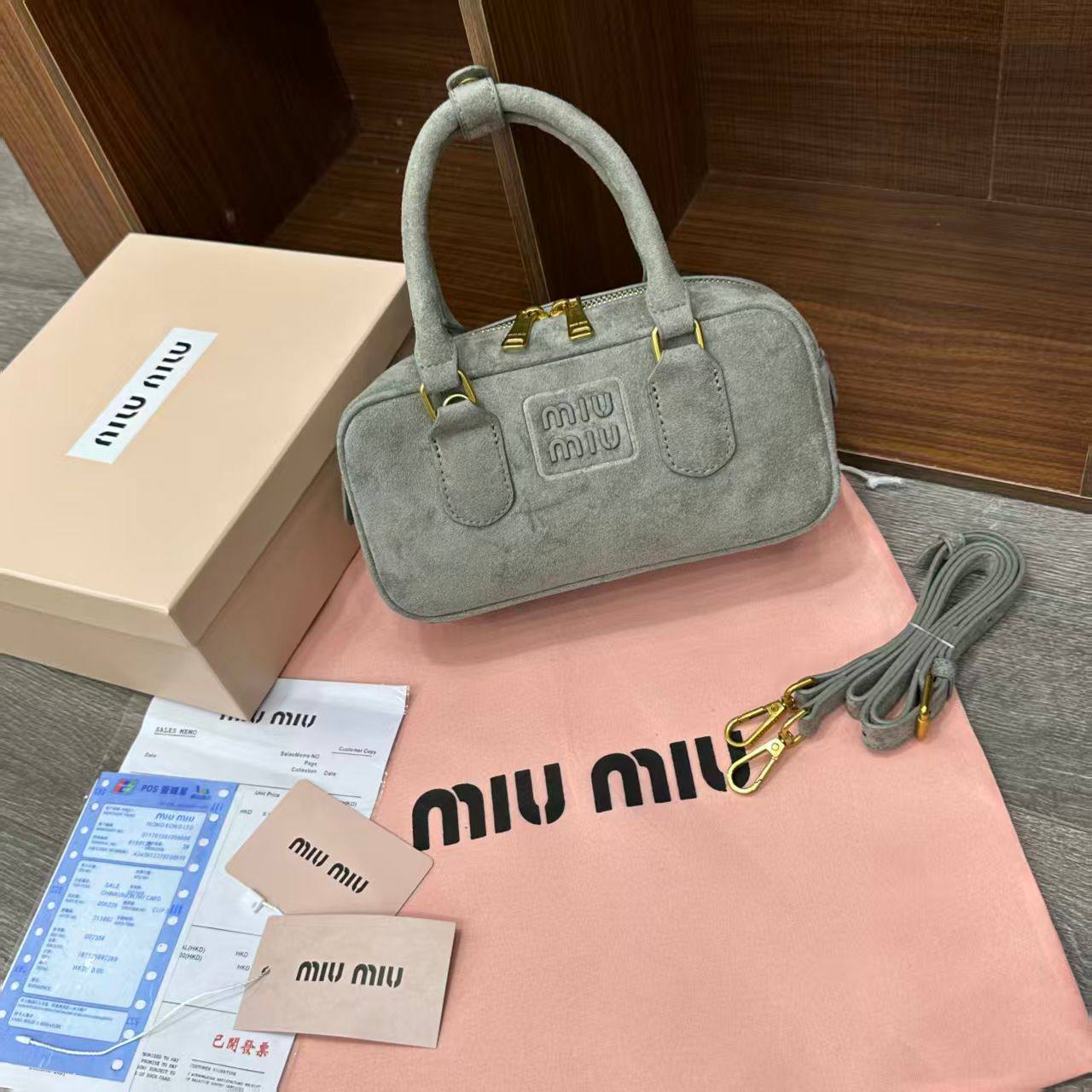 Miu Miu
withbox 
100 dhs🇦🇪🇦🇪

Zain143
♥️♥️♥️