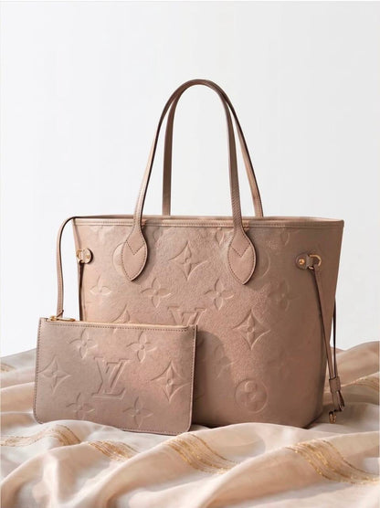 LV 
Master❣️❣️
  32Cm MM
280 dhs🇦🇪🇦🇪

Zain131
♥️♥️♥️