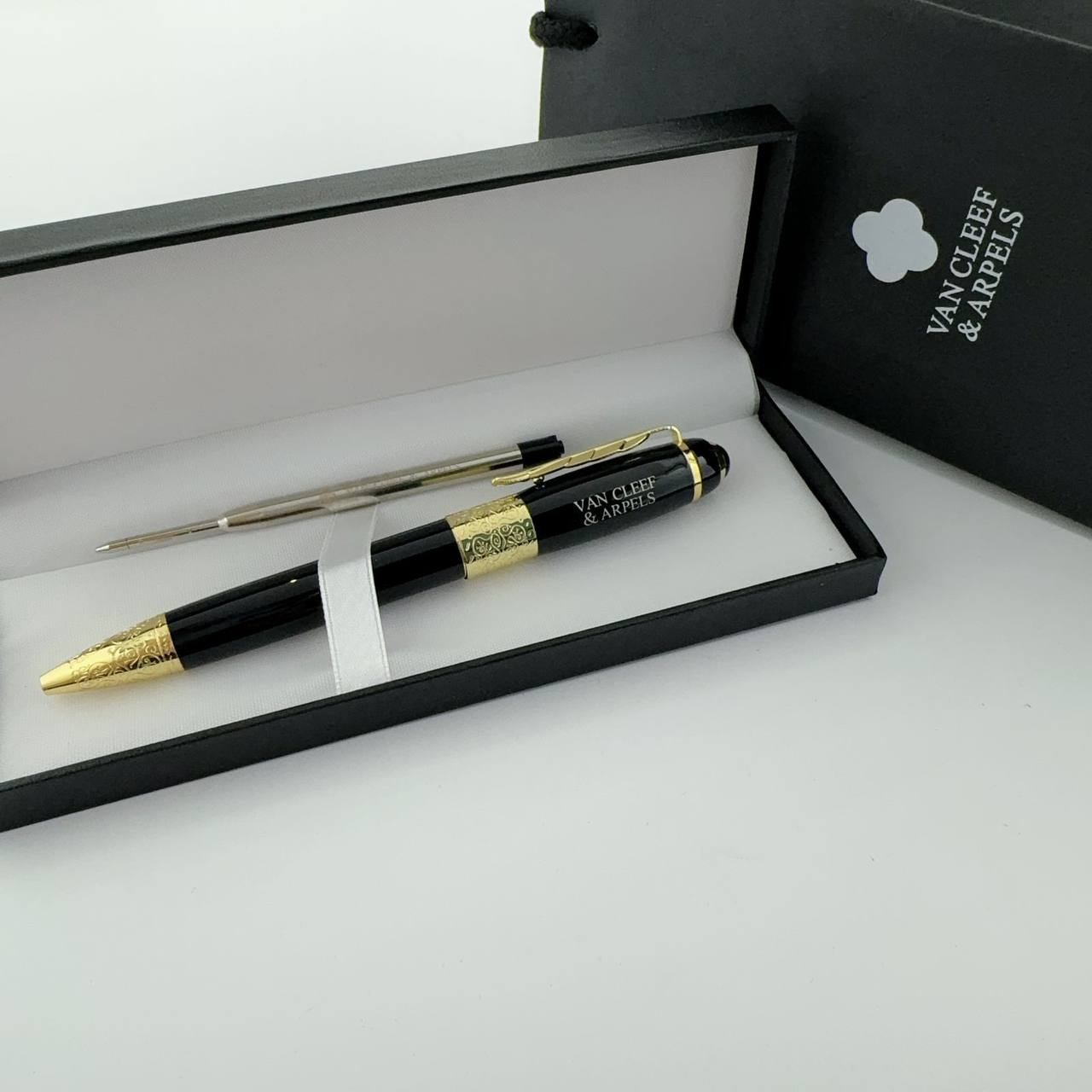Pen
55 dhs💓

Zain273
♥️♥️♥️
