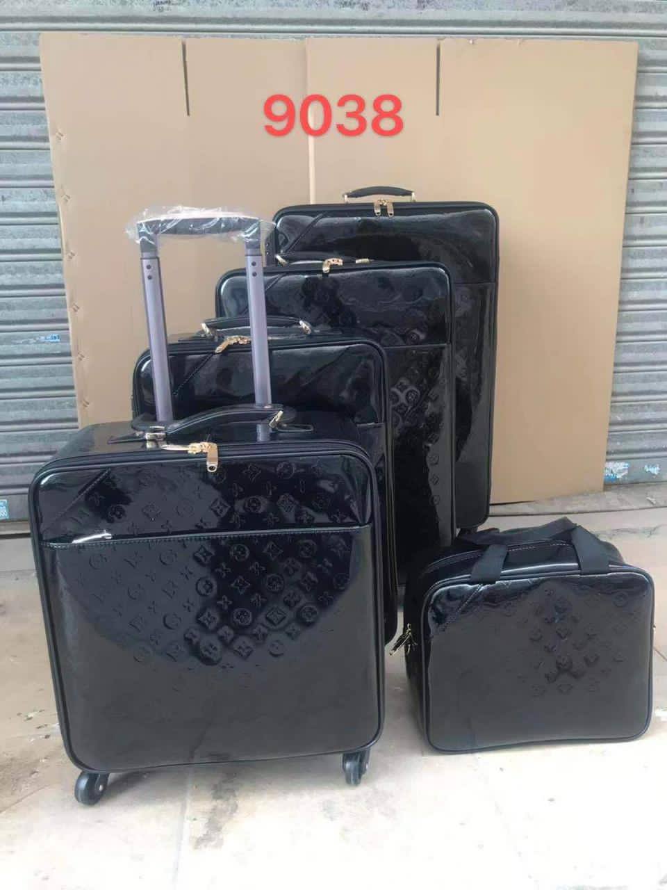 Chanel - LV - Dior 
 Travel Bags Set
750 dhs💓

Zain200
♥️♥️♥️