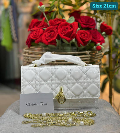 Dior
Good quality 
with box 
100 dhs✅

Zain186
♥️♥️♥️