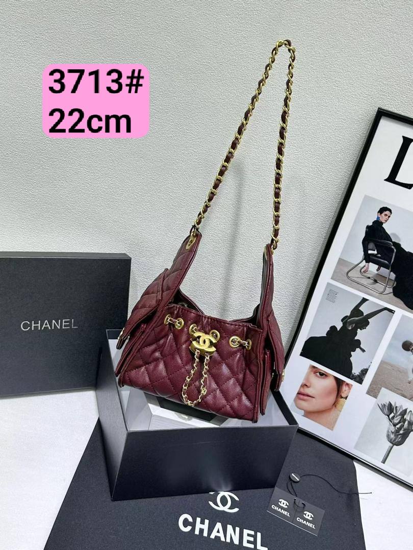 Chanel
110 dhs💛
with box

Zain26
♥️♥️♥️