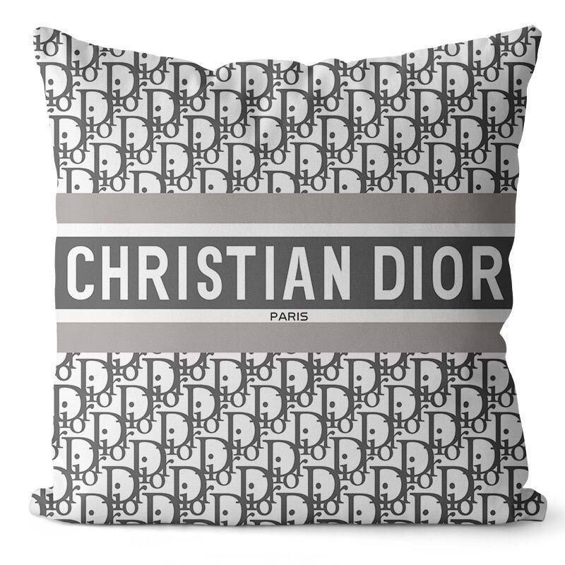 Brand 
High quality 
Pillow cover 
Velvet 100%
Size 50*50
50 dhs🪙🌨️

Zain99
♥️♥️♥️