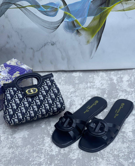 Dior
Bag&shoes. Set.  
170 dhs❣️

Zain175
♥️♥️♥️