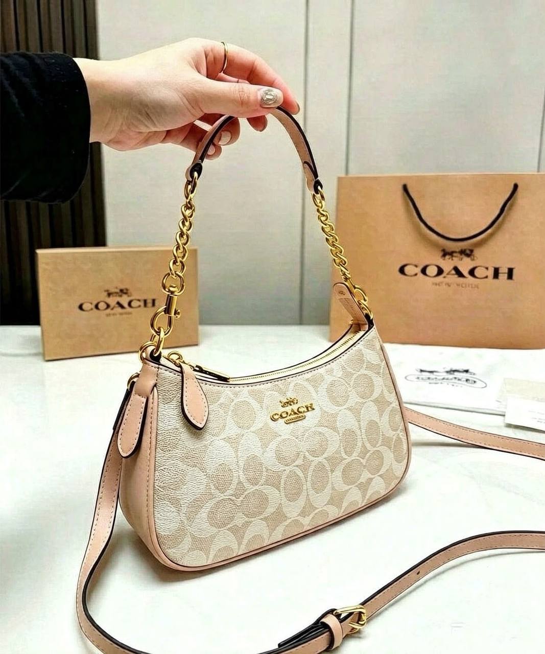 COACH 
GOOD QUALITY WITH BOX 
95 dhs🇦🇪🇦🇪

Zain295
♥️♥️♥️