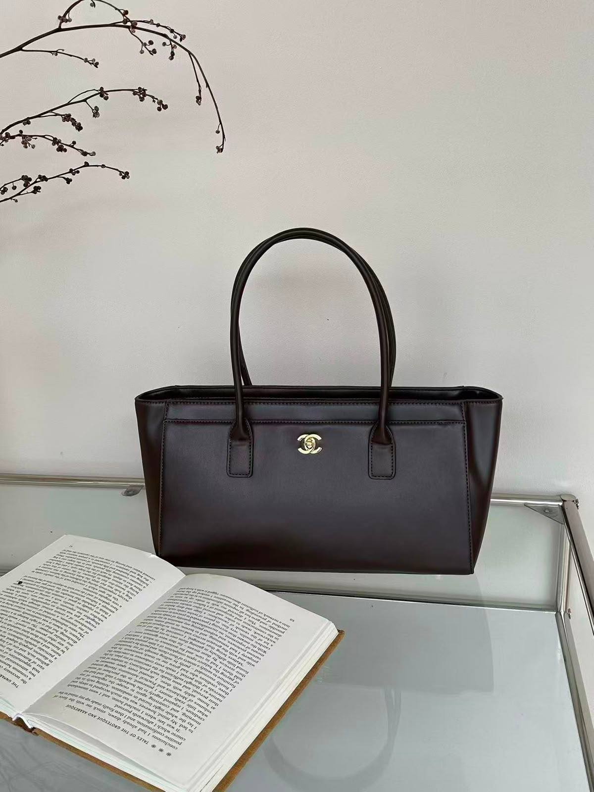 Chanel

130 dhs🇦🇪🇦🇪

Zain143
♥️♥️♥️