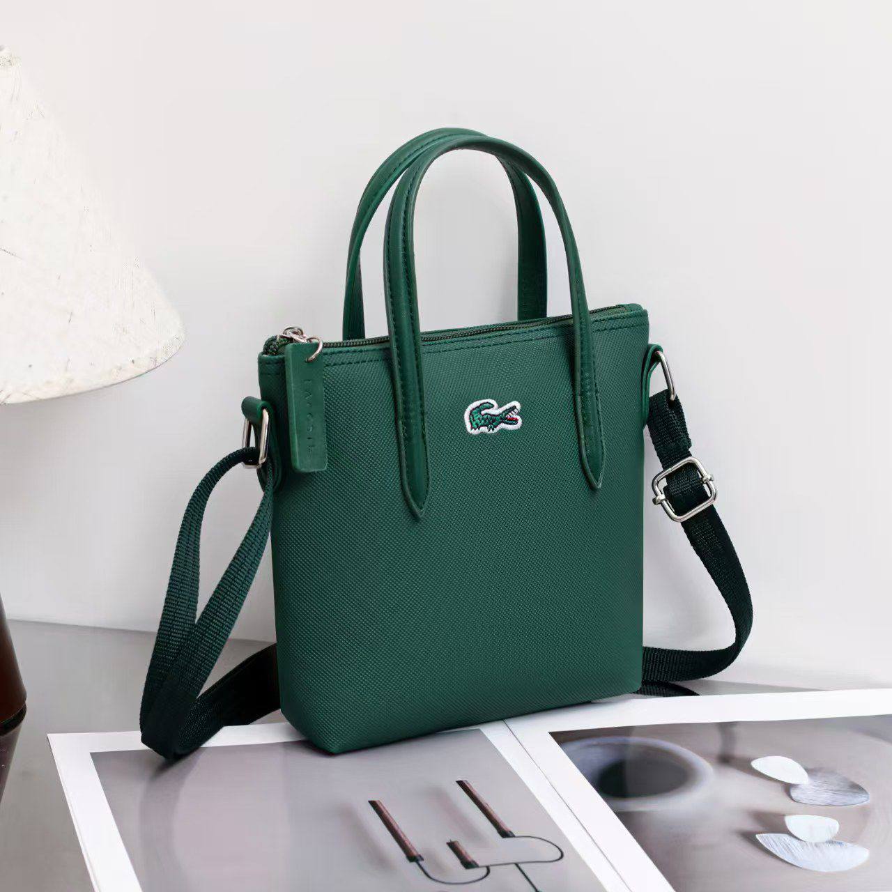 LACOST BAG
GOOD QUALITY
40 dhs✅

Zain40
♥️♥️♥️