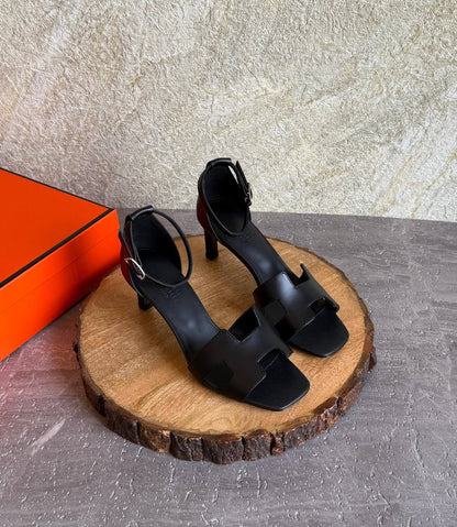 HERMES 
SuperMaster Quality 💯
450 dhs🇦🇪🇦🇪
Size: 36-41 💥

Zain171
♥️♥️♥️