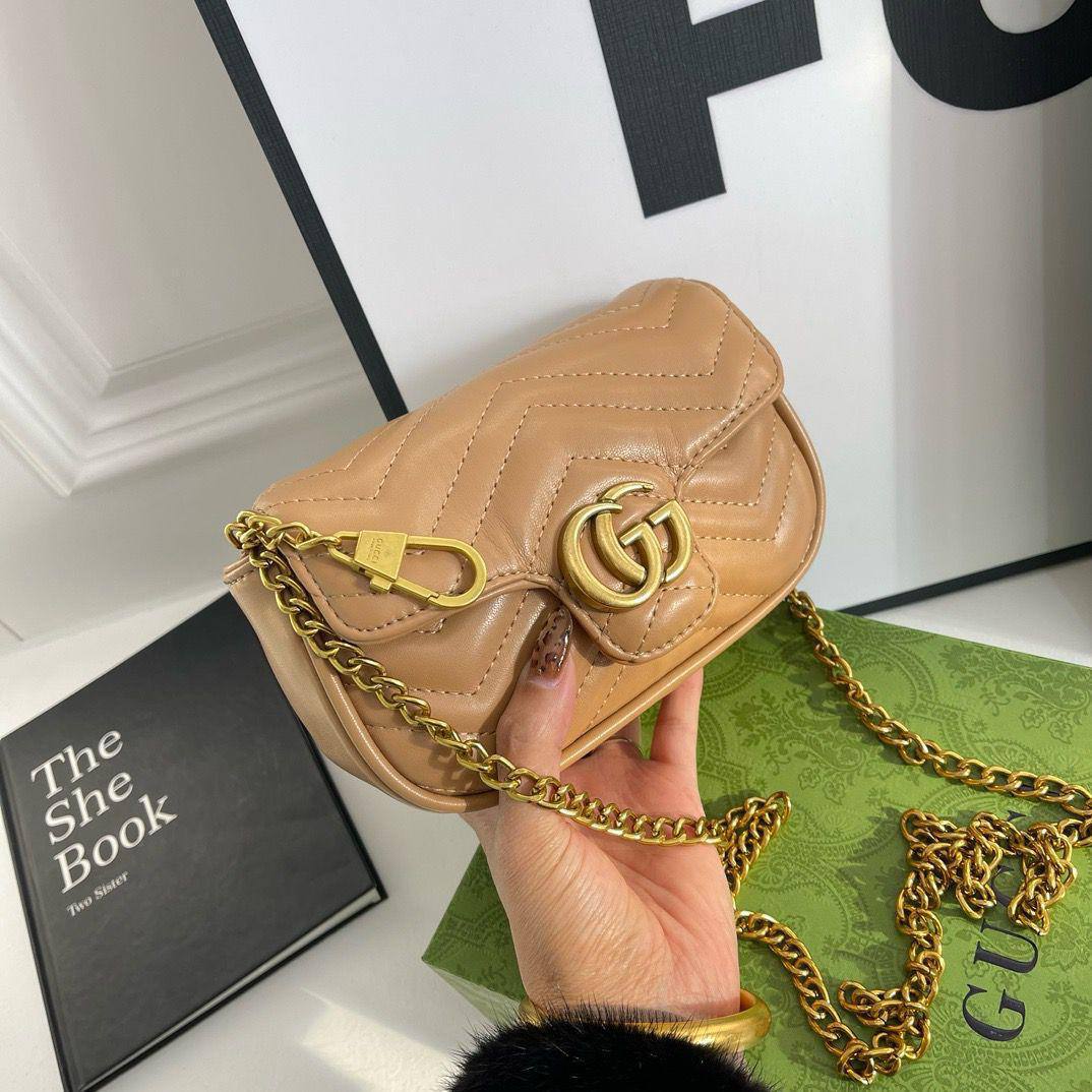Gucci
18*11*6cm

With box
🎁🎁🎁

65 dhs🪙💕

Zain17
♥️♥️♥️