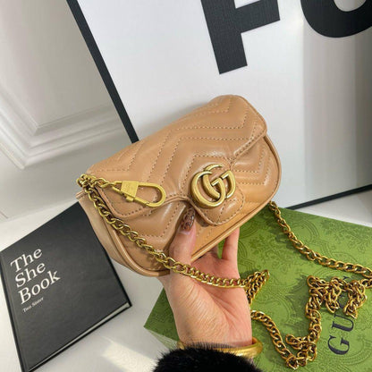 Gucci
18*11*6cm

With box
🎁🎁🎁

65 dhs🪙💕

Zain17
♥️♥️♥️