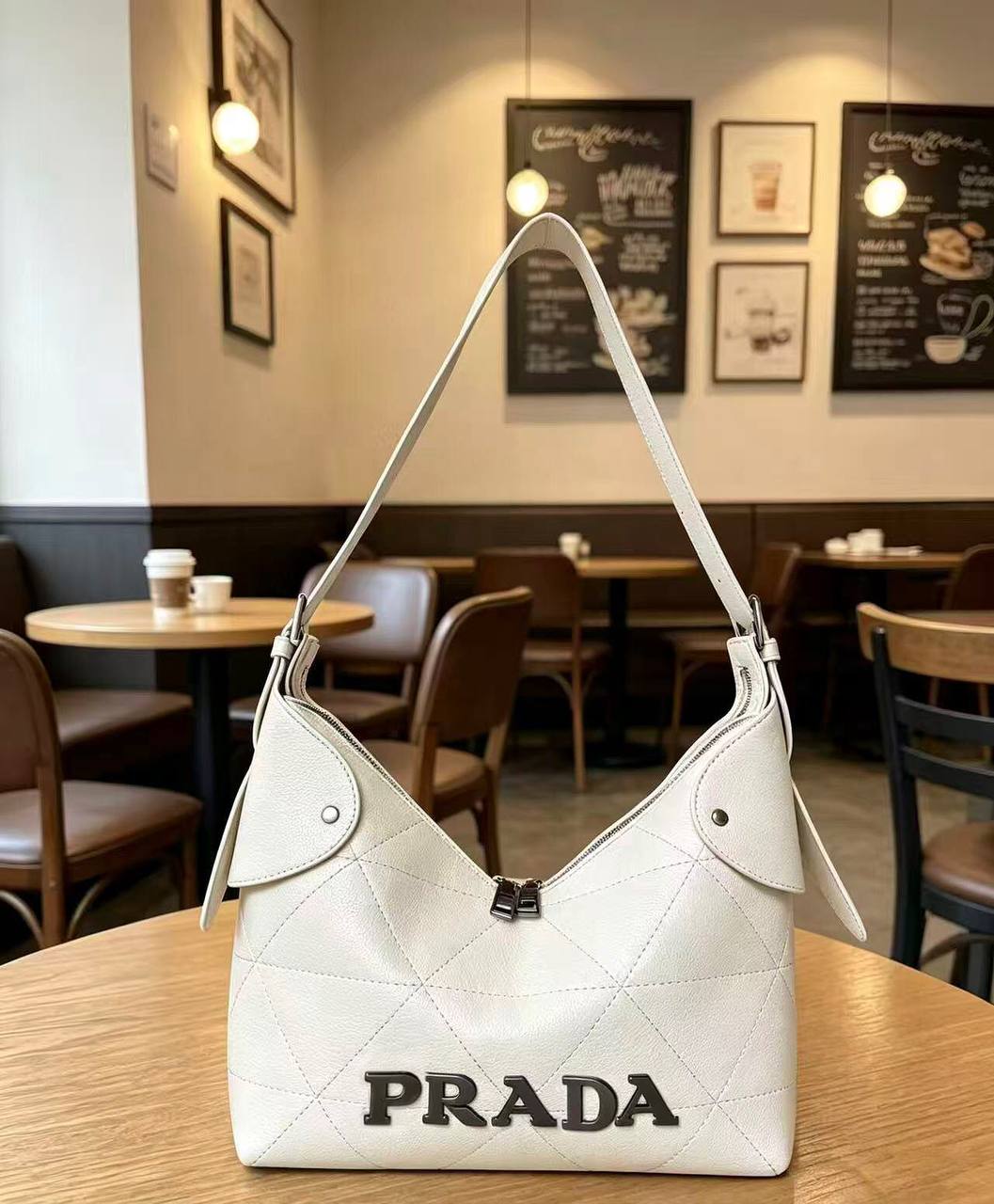 Prada
28 cm
120 dhs💓

Zain175
♥️♥️♥️