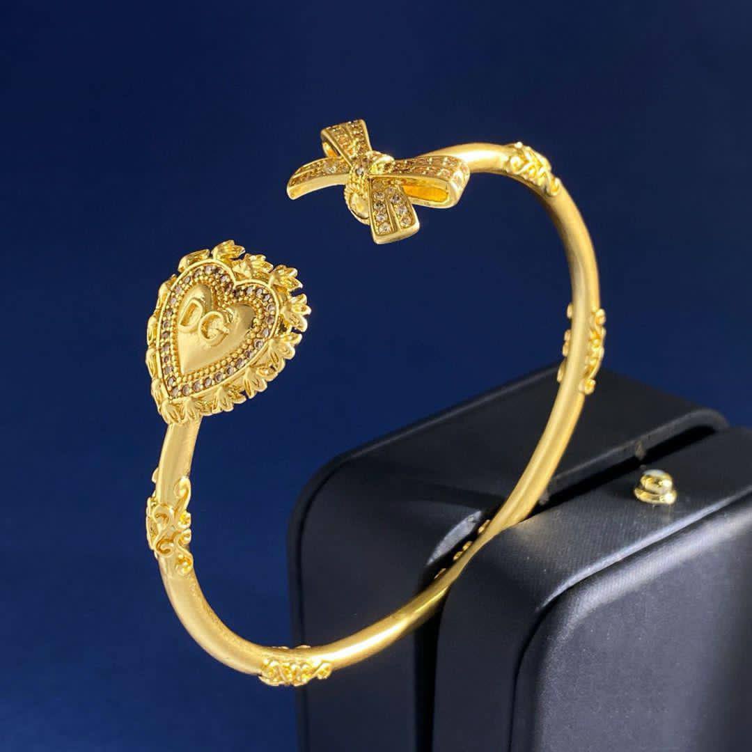 D&G Bangle 🦋
Master quality 

*55* AED normal box 📦

Zain48
♥️♥️♥️