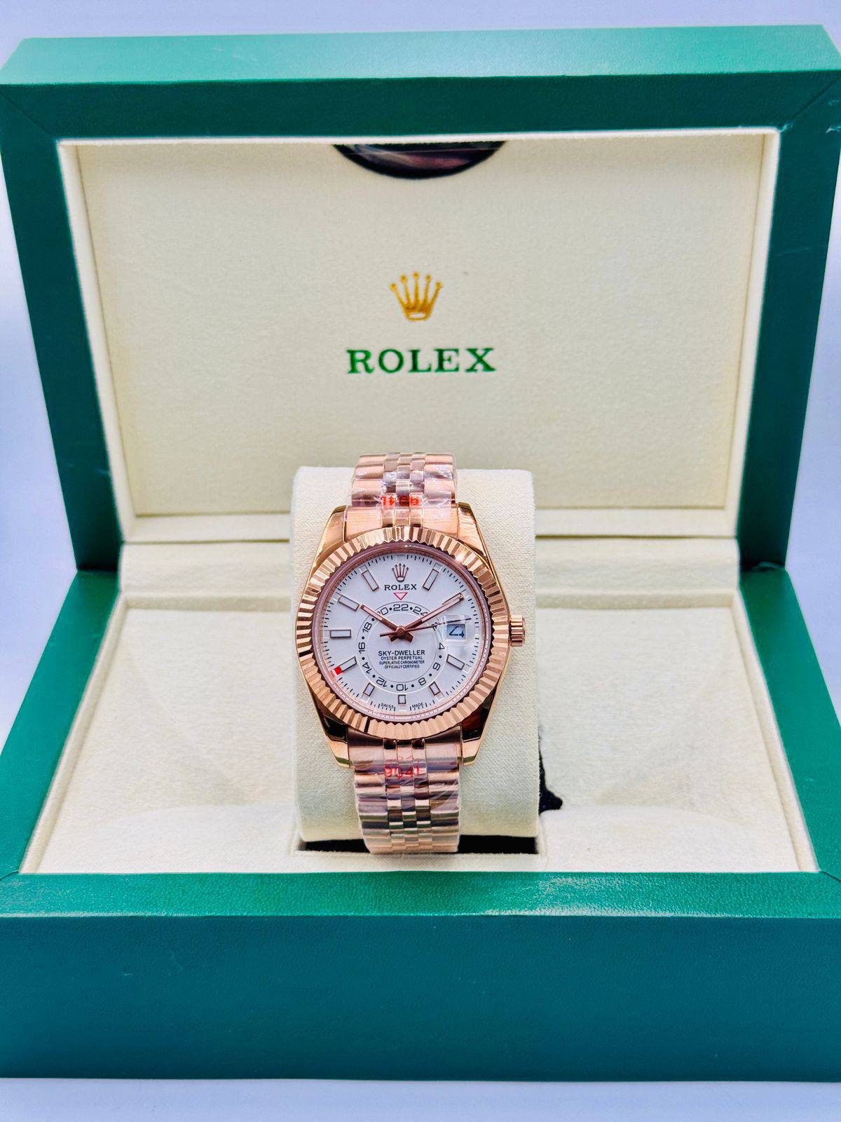 Rolex Men Oyster 
Master quality*🤩🤩
*Automatic*
230 dhs👑

Zain08
♥️♥️