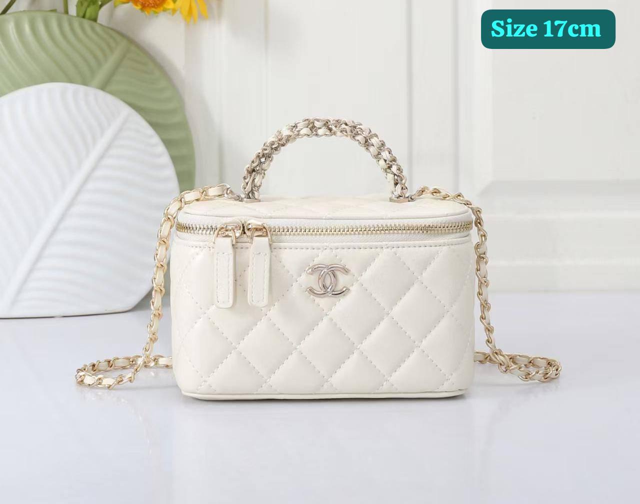 Chanel
Good quality 
with box 
🎁🎁🎁

100 dhs✅

Zain186
♥️♥️♥️