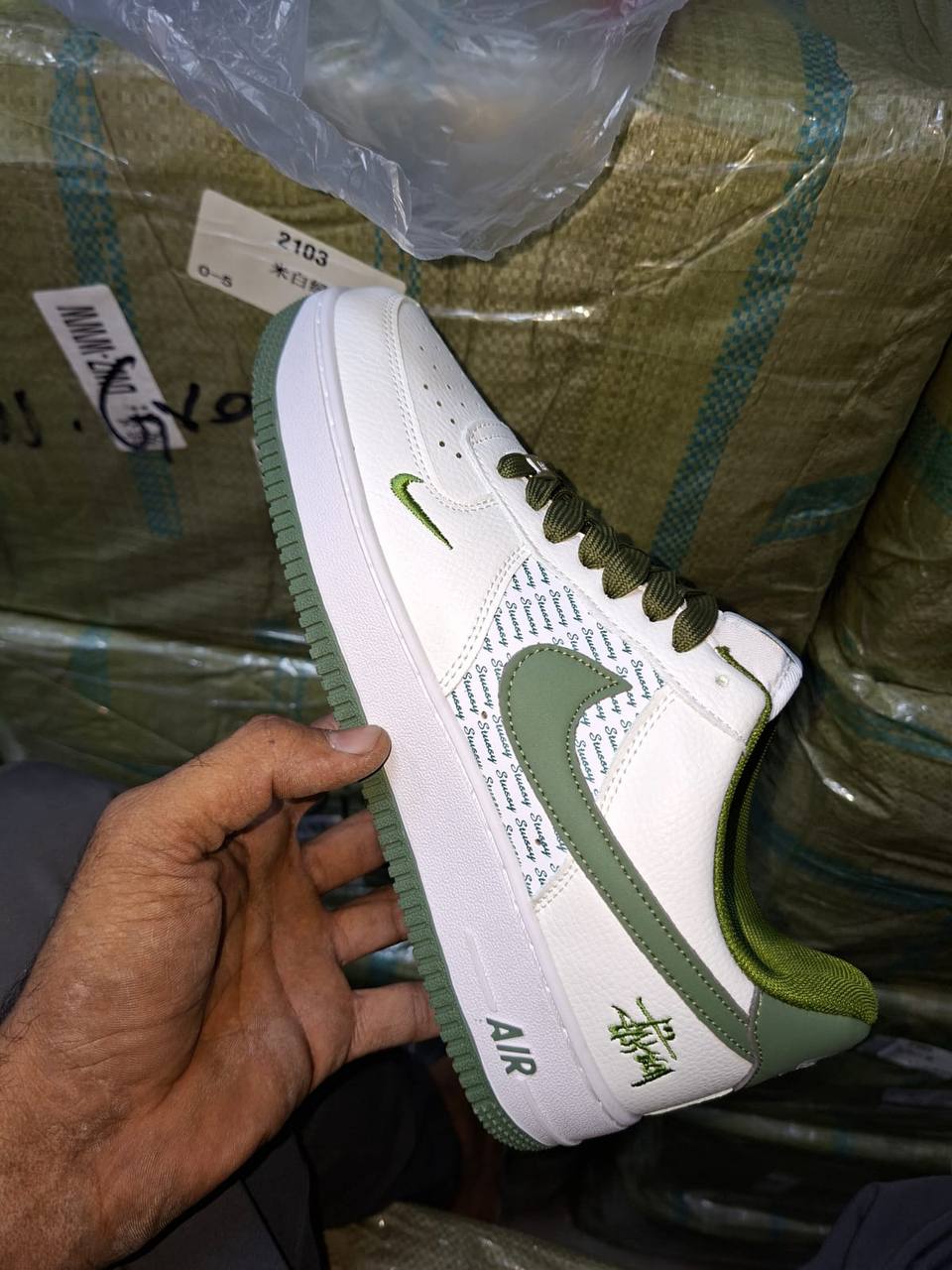 NIKE
Size 40 to 45
95 dhs💓

Zain27
♥️♥️♥️