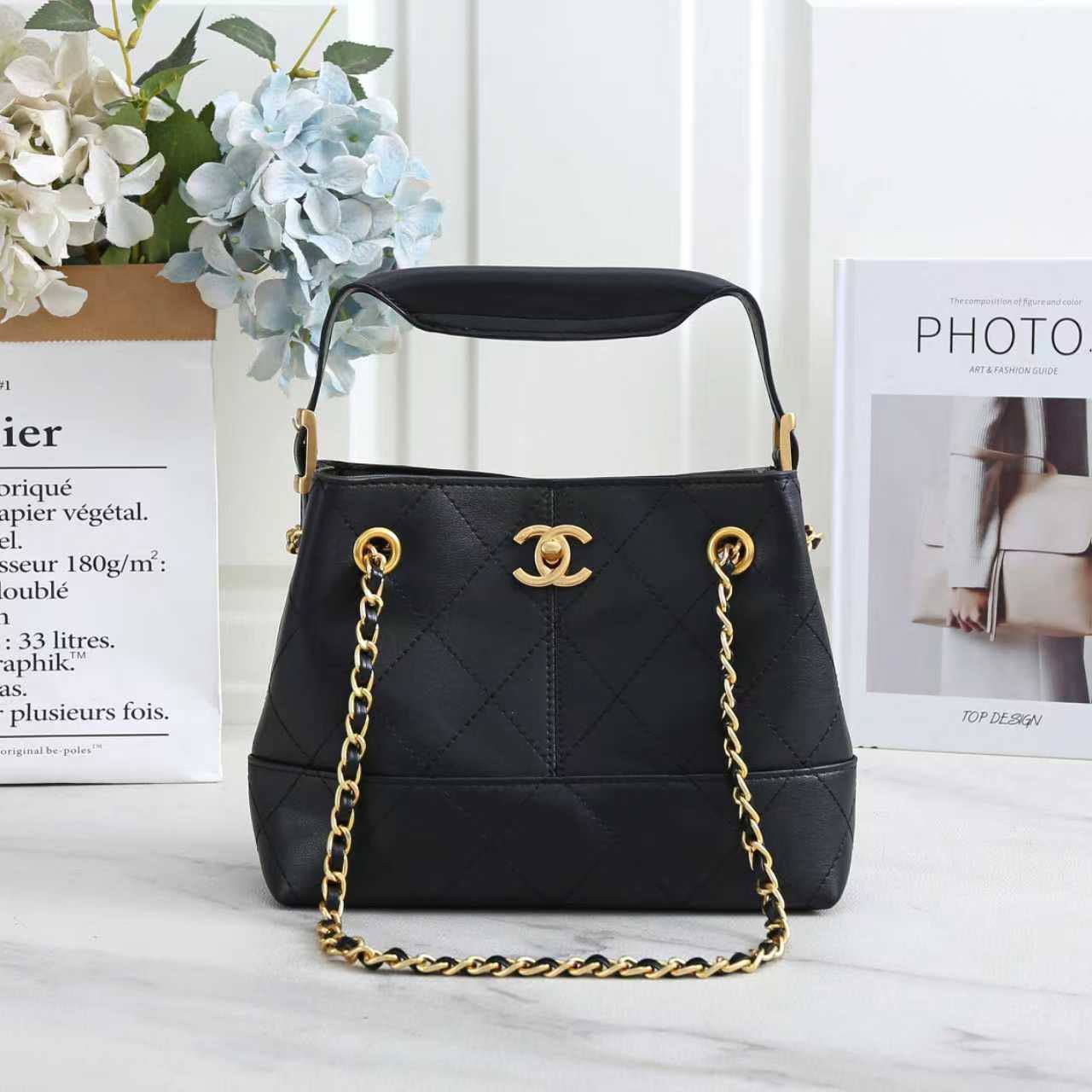 Chanel
100 dhs❣️
SIZE:23/8/18

with box
🎁🎁🎁

Zain07
♥️♥️♥️