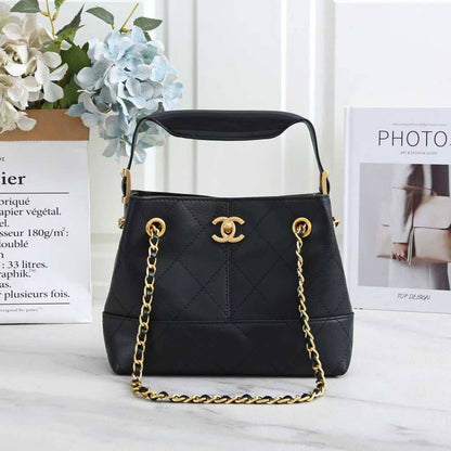 Chanel
100 dhs❣️
SIZE:23/8/18

with box
🎁🎁🎁

Zain07
♥️♥️♥️