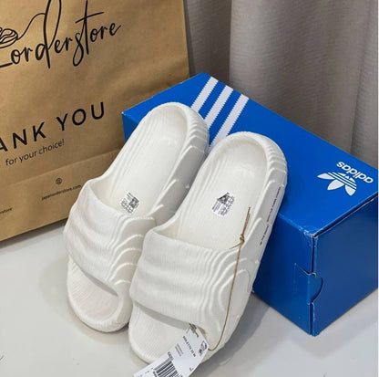 Slippers
60 dhs✅
Size 36 to. 46

Zain27
♥️♥️♥️