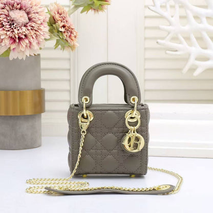 DIOR MINI SIZE 

GOOD QUALITY 

WITH BOX 
🎁🎁🎁

110 dhs✅

Zain295
♥️♥️♥️