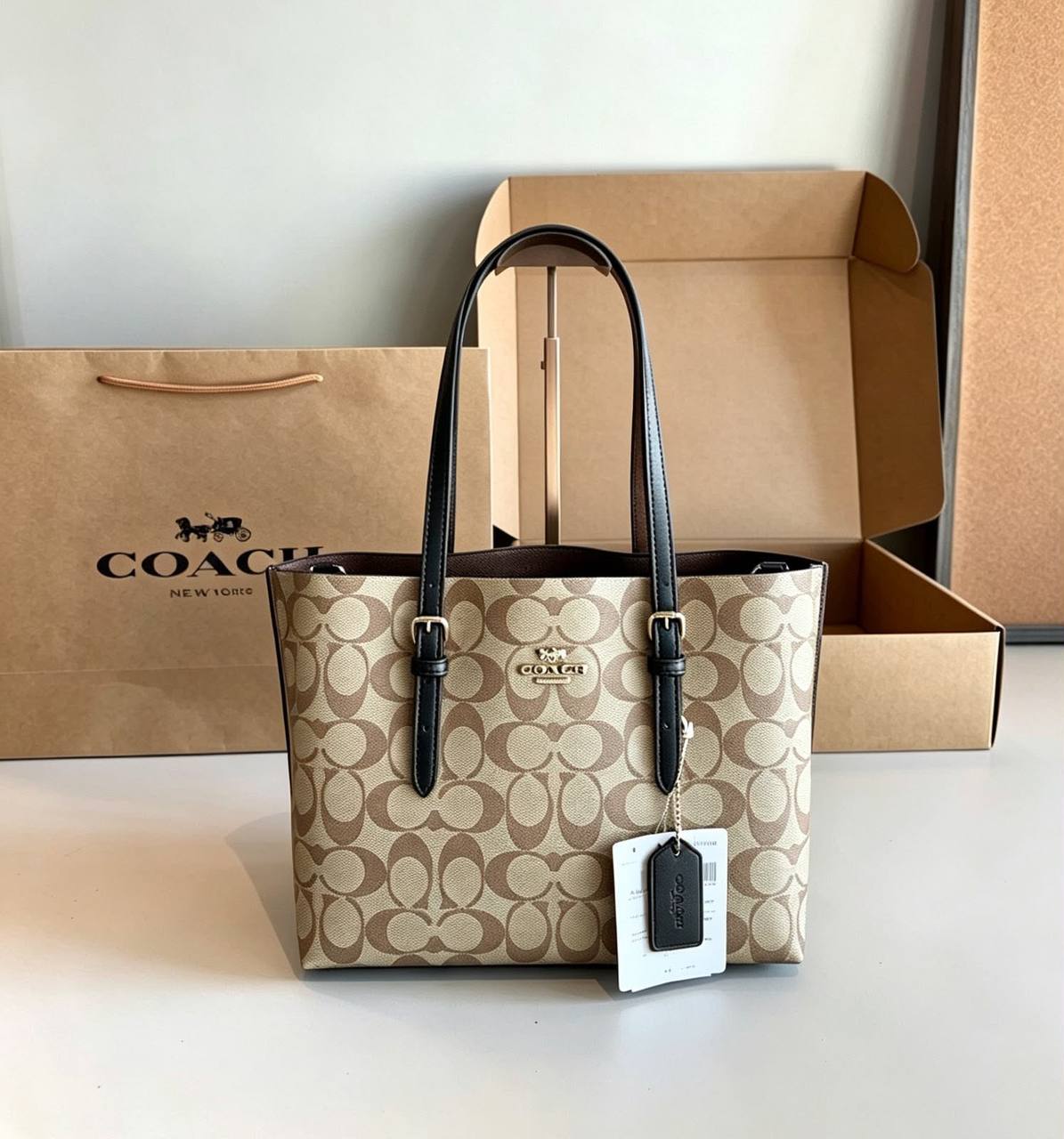 COACH 

NEW CAME 

GOOD QUALITY 
WITH BOX 
115 dhs🇦🇪🇦🇪

SIZE: 28cm

Zain295
♥️♥️♥️