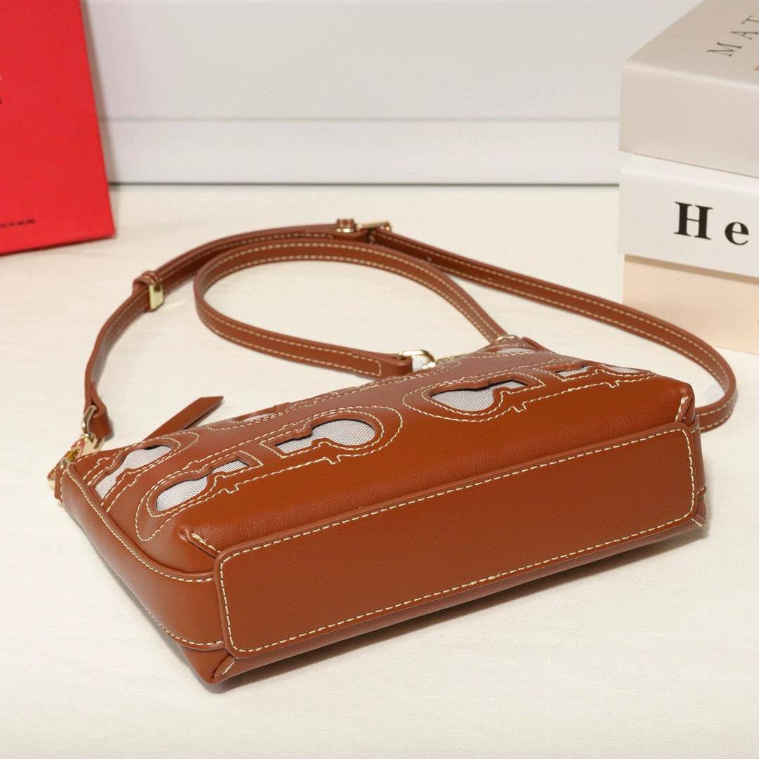 CH
110 dhs✅
Size:23*16*6

Zain07
♥️♥️♥️