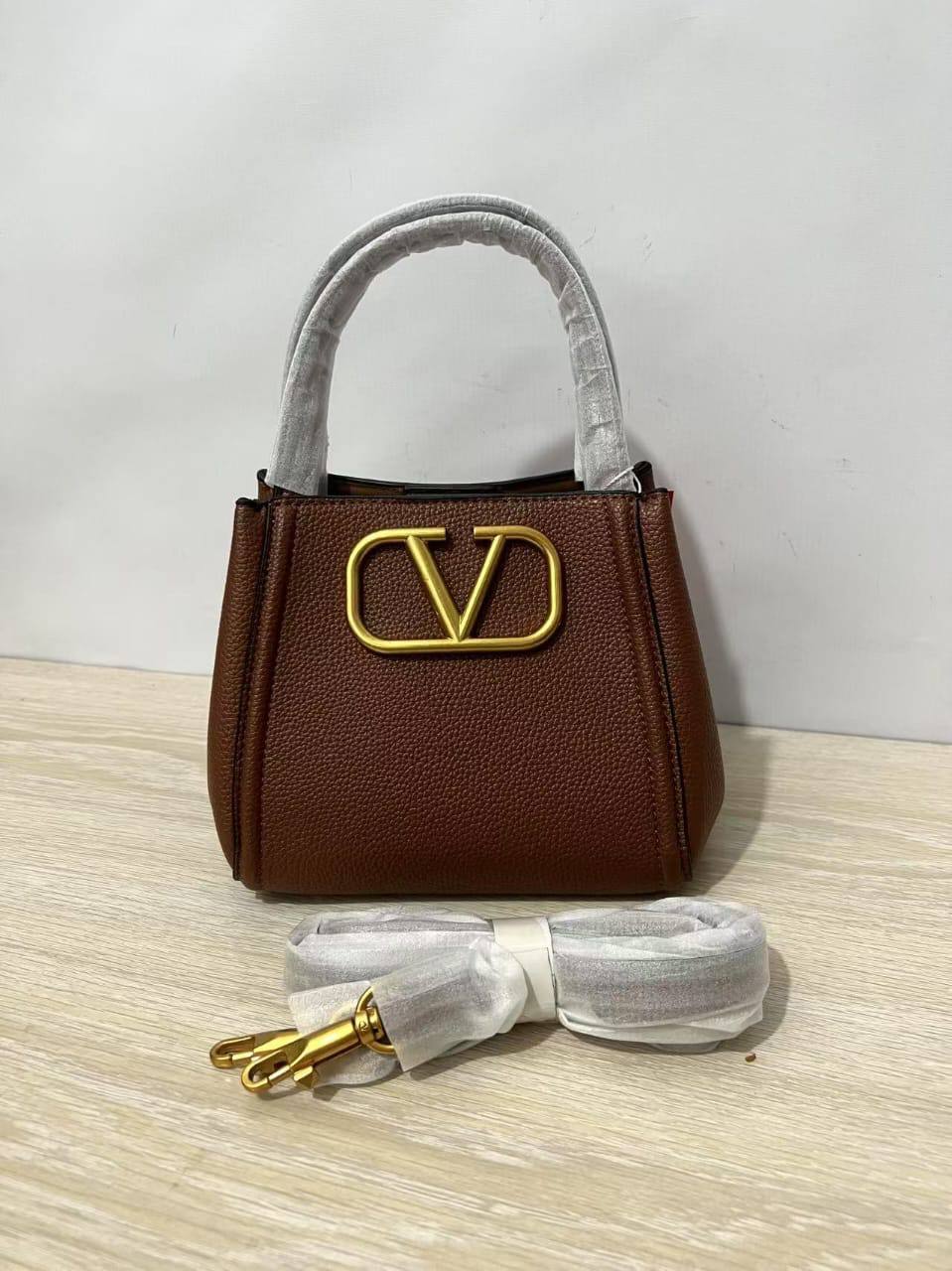 Valentino
90 dhs🇦🇪
size 22cm

Zain26
♥️♥️♥️