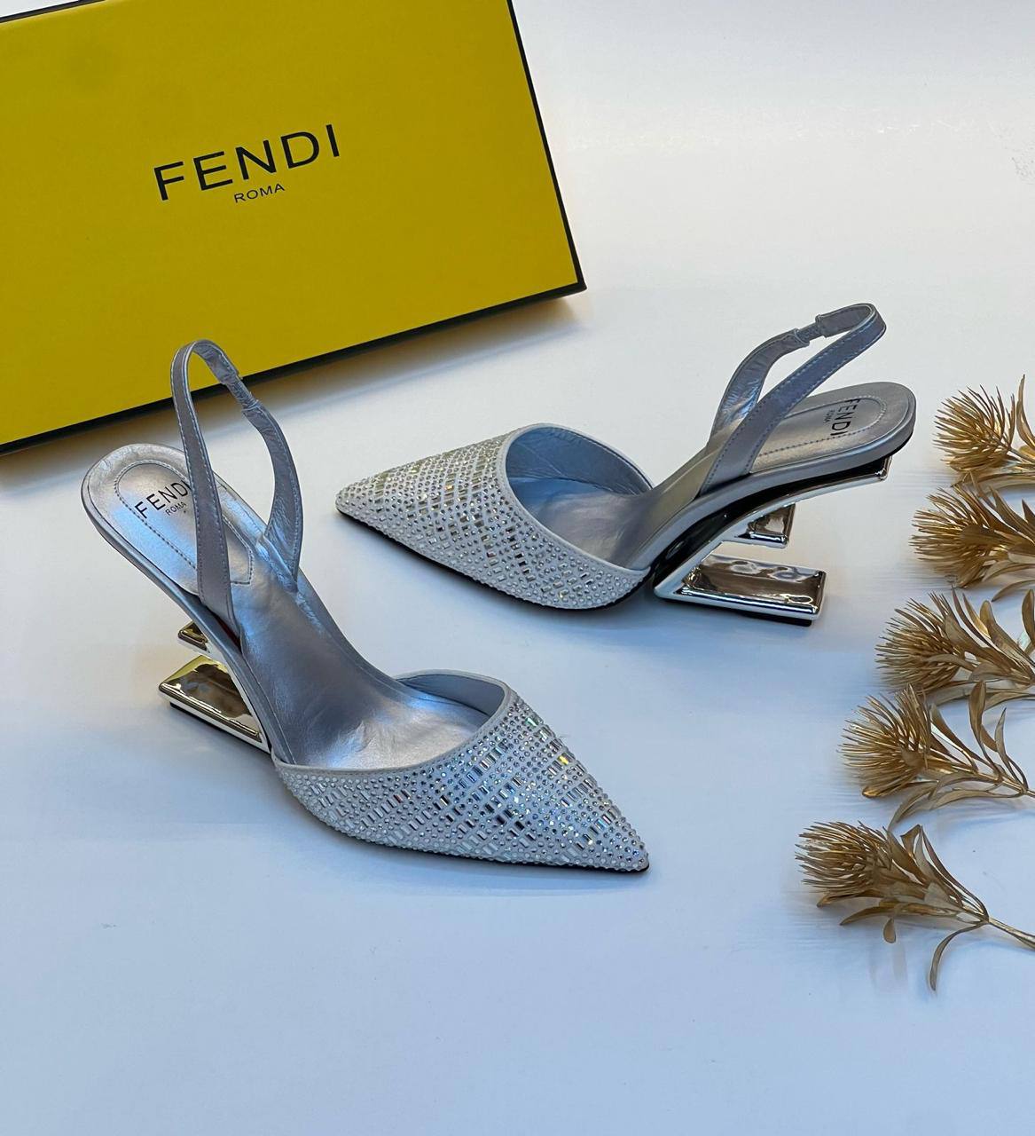 .New fendi  heel

   Size  .  36.  to 41

130 dhs✅

Zain80
♥️♥️♥️