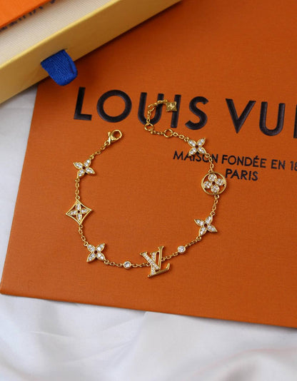 *LOUIS VUITTON*🔅
* *New Collection*  
* The Logo LV®️ with Swarovski Stones Bracelet 
 Gold & Silver
↗️ *Super Master Quality ®️*
For Price 👇 WTSP Text Zain 0568585901

Zain106
♥️♥️♥️