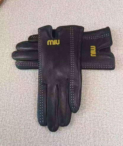 Gloves
260 dhs💓

Zain262
♥️♥️♥️