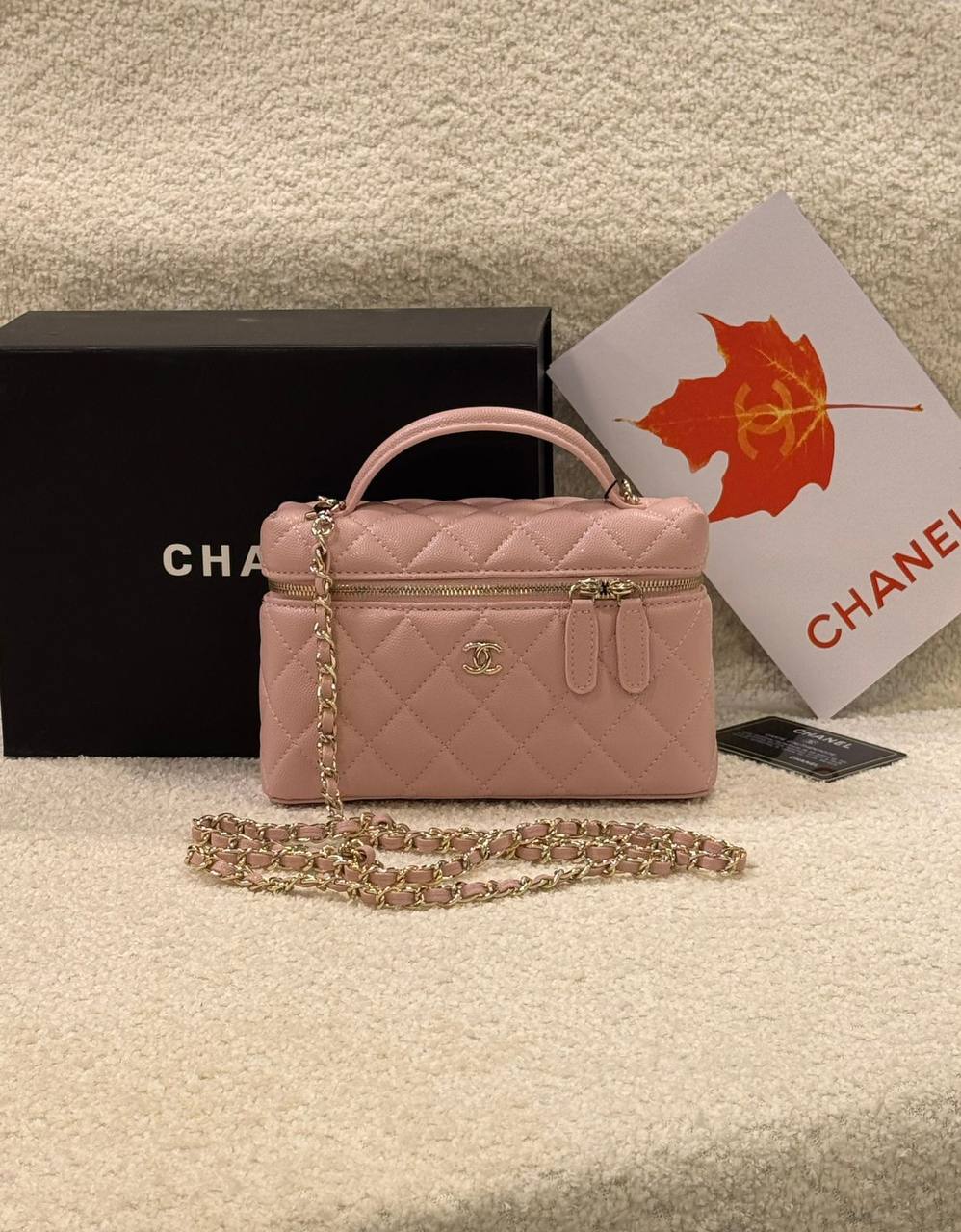 Chanel 
Master
17Cm 

With Box
🎁🎁🎁

250 dhs✅

Zain131
♥️♥️♥️
