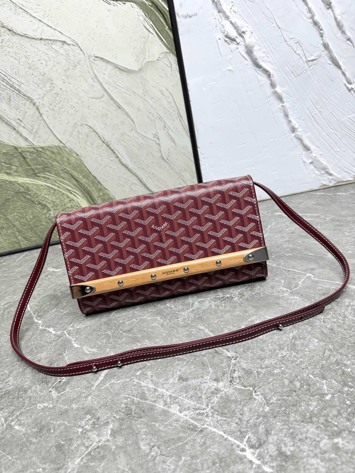 Goyard
Master❣️❣️
25cm🫶🏼🫶🏼 
280 dhs✅

Zain297
♥️♥️♥️