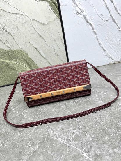 Goyard
Master❣️❣️
25cm🫶🏼🫶🏼 
280 dhs✅

Zain297
♥️♥️♥️