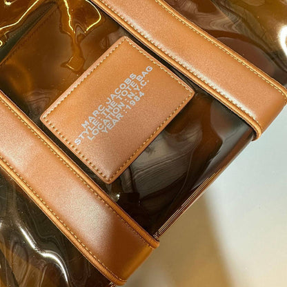 MARC JACOBS
 THE TOTE BAG  
GOOD QUALITY
110 dhs✅

Zain17
♥️♥️♥️