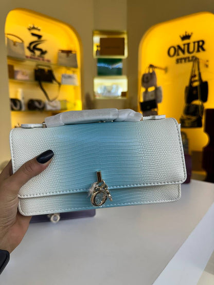 Dior

Master quality

21 cm 
with box
 280 dhs🇦🇪🇦🇪


Zain95 
♥️♥️♥️

Zc