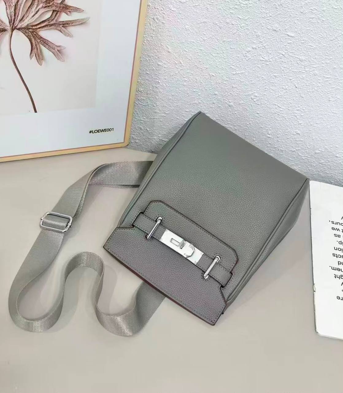 HERMES 

NEW DESIGN 

GOOD QUALITY 

WITH BOX 

110 DHS🇦🇪🇦🇪🇦🇪
Zain295
♥️♥️♥️
