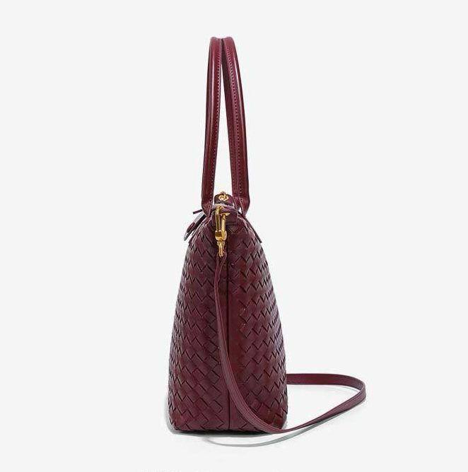 BOTTEGA 
COPY ONE 
130 dhs🇦🇪🇦🇪

Zain295
♥️♥️♥️