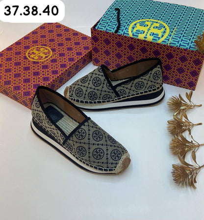Tory shoes 

   Size  .Write in photos

85 dhs✅

Zain80
♥️♥️♥️